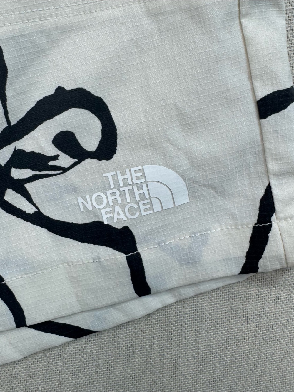 The North Face Women's Class V Pathfinder Pull-on Short Size XL White Black - Picture 2 of 13